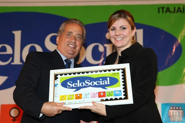 Bianca Lincks at a recognition event in Itajaí, Santa Catarina, during the Effetiva years